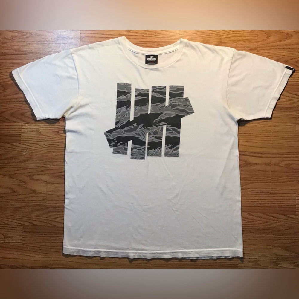 Undefeated Mens’s L Crewneck T-Shirt White All Cotton Camouflage Print Logo